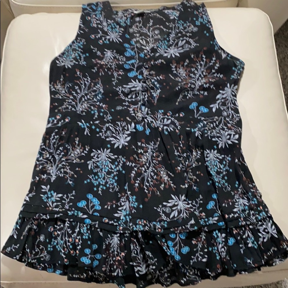 Hinge Sleeveless Blouse